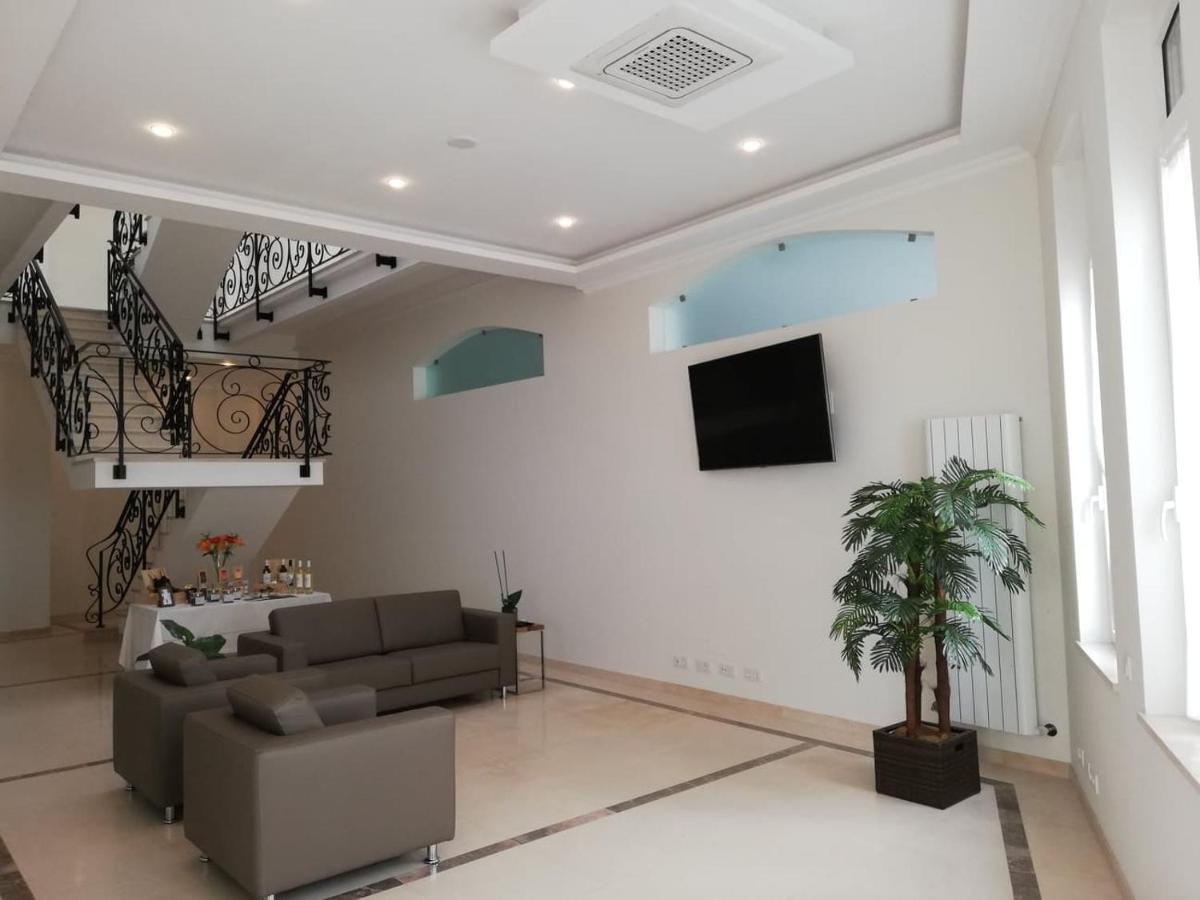 לאגוּ‏ש Bowen, Luxury Suites מראה חיצוני תמונה